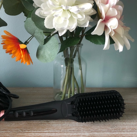 amika
Polished Perfection Straightening - Picture 5 of 5